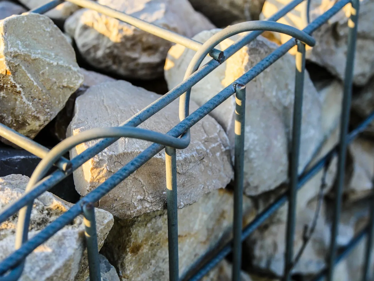 Boundary wire ends connected to the terminals of a robot mower charging dock